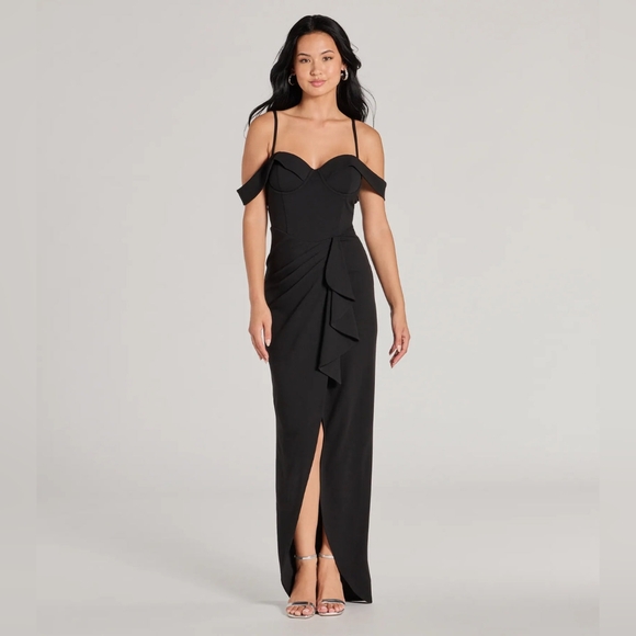 Windsor Dresses & Skirts - Windsor Bridget Off-The-Shoulder Slim Crepe Formal Dress